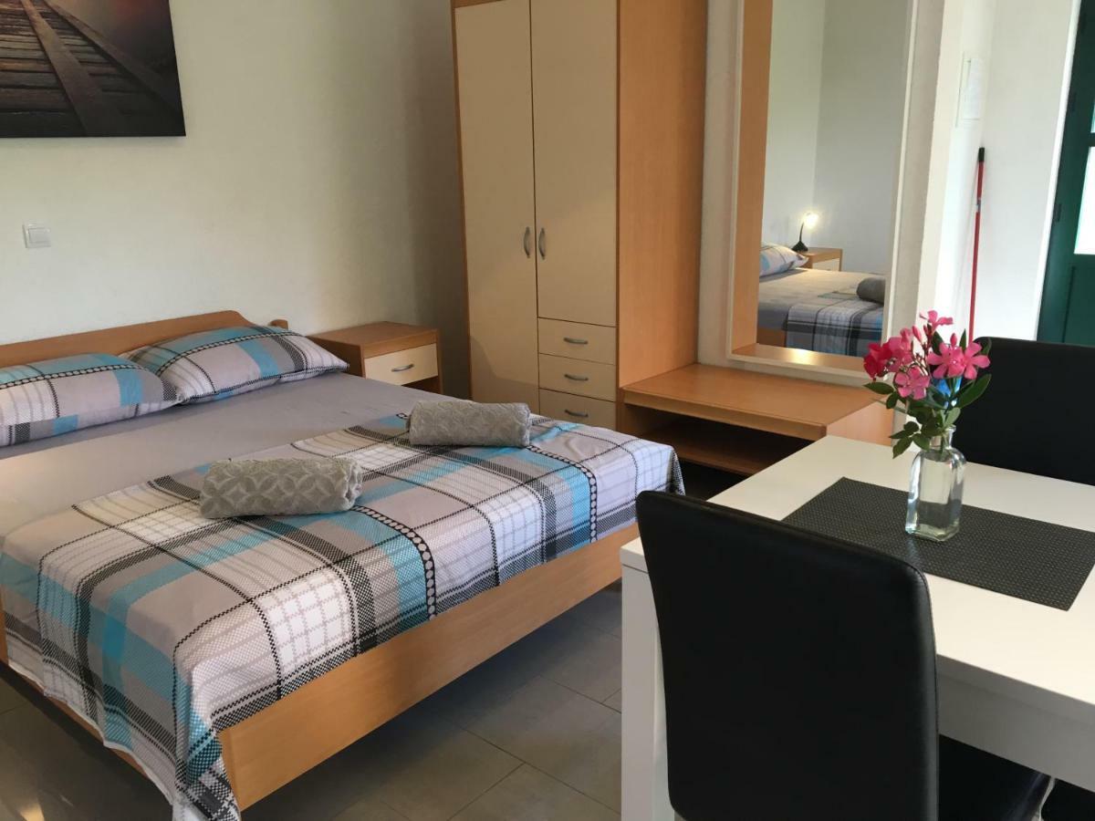 Gdinj Paradise Apartments - Robinson Getaway מראה חיצוני תמונה