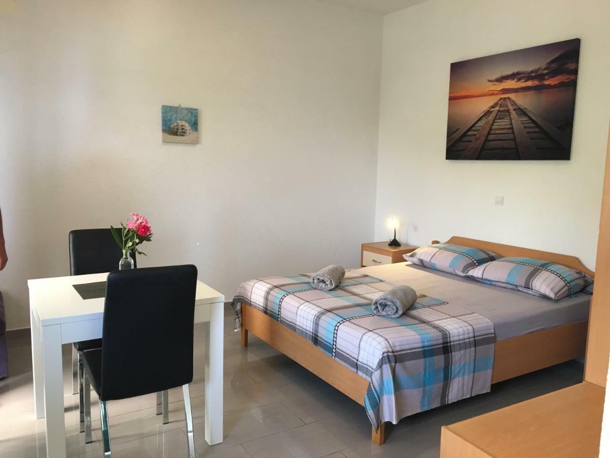 Gdinj Paradise Apartments - Robinson Getaway מראה חיצוני תמונה