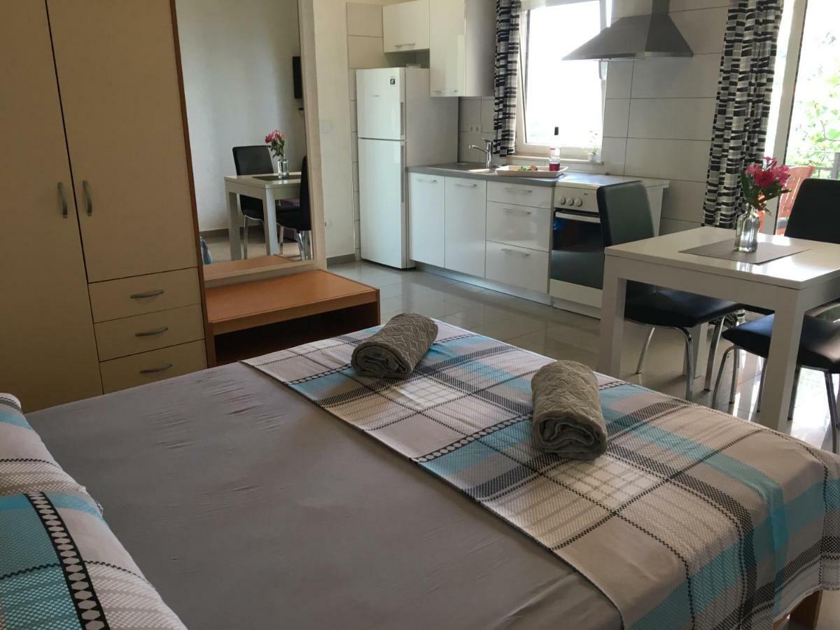 Gdinj Paradise Apartments - Robinson Getaway מראה חיצוני תמונה